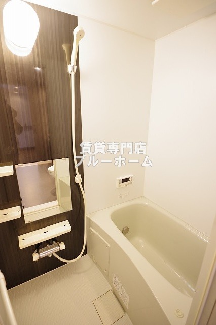 バス・シャワールーム　追い焚き機能付き！