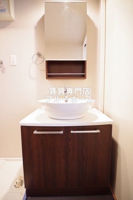 洗面設備　オシャレな洗面台！