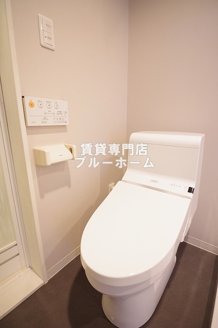 トイレ　温水洗浄便座付き！