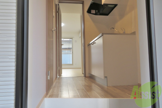 玄関　玄関から撮影しました。部屋の明るさが伝わってきますね。