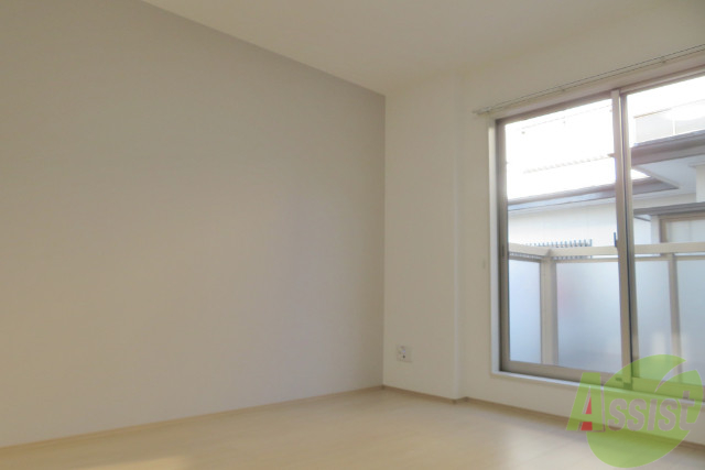 居室・リビング　リビングは日当たりが良さそうで、清潔感があります。