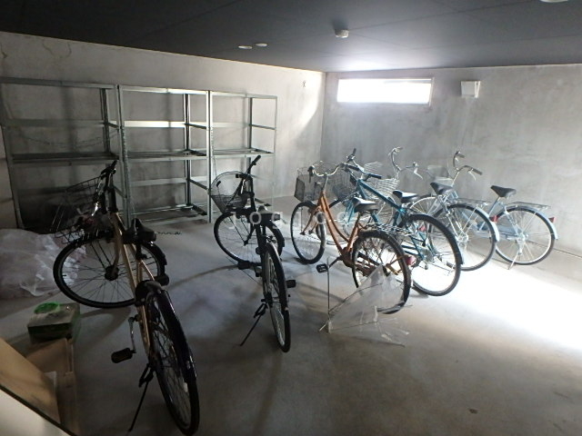 その他　屋内駐輪場