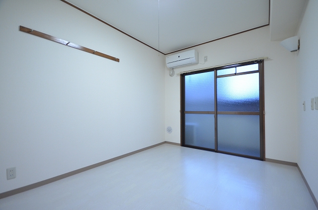 居室・リビング　別号室の写真です