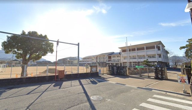 小学校　宍粟市立山崎小学校（小学校）まで600m