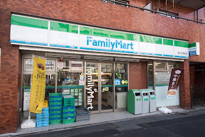 コンビニ　ファミリーマート勝どき駅前店（コンビニ）まで45m