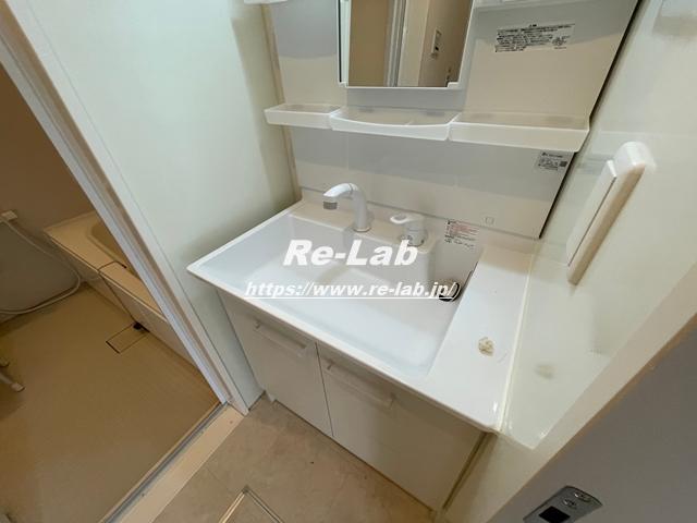洗面設備　※参考として他のお部屋の写真