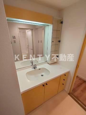 洗面設備　コンパクトで使いやすい洗面所