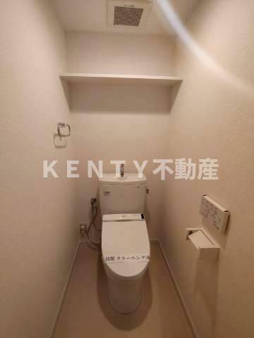 トイレ　落ち着いた色調のトイレです