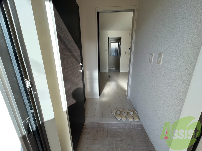 玄関　玄関からの様子です。玄関周りも広くなっています。