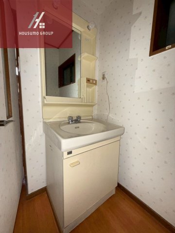 洗面設備　独立洗面台あり、毎朝おしゃれに忙しい女性の方におすすめです