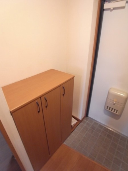 玄関　※別号室の写真です