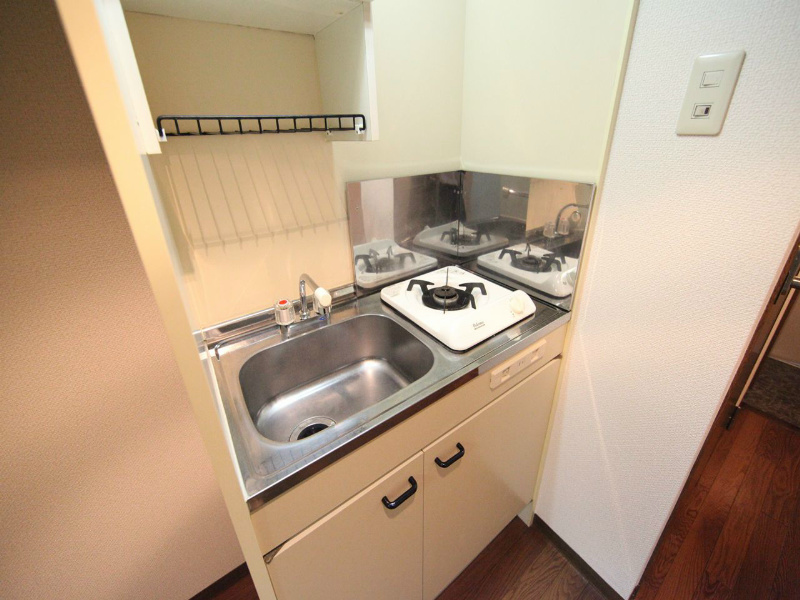 キッチン　キッチン（コンロ付）収納スペース有