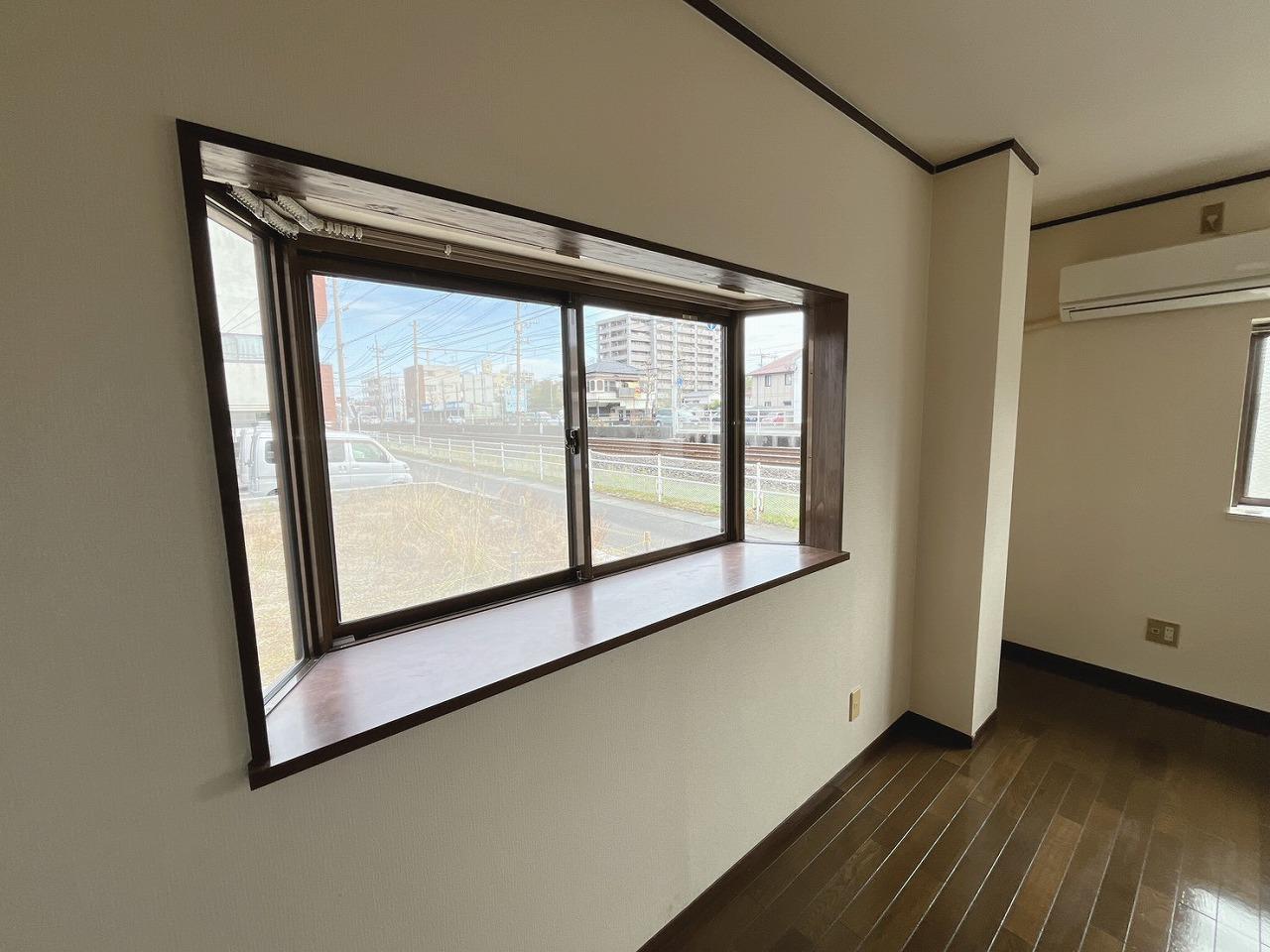 バルコニー　出窓