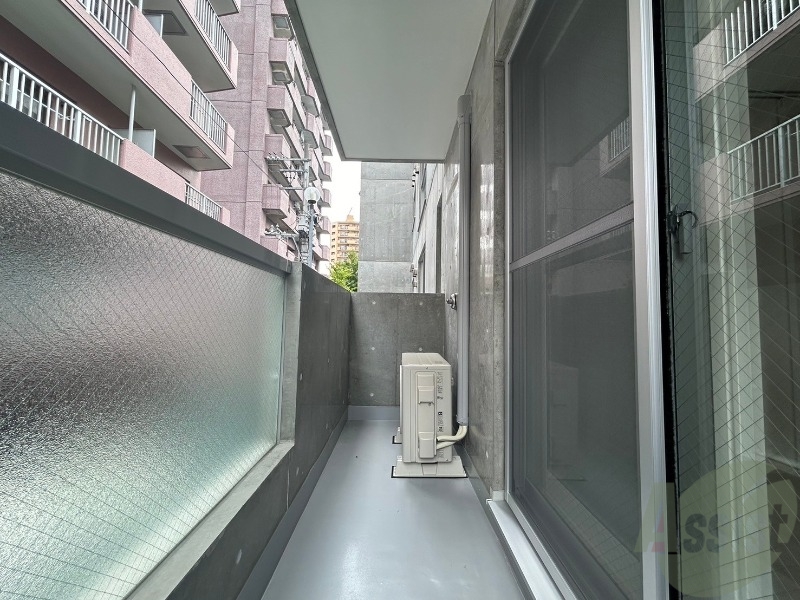 バルコニー　バルコニーです。洗濯物を干すもよし、一息つくもよしですね。