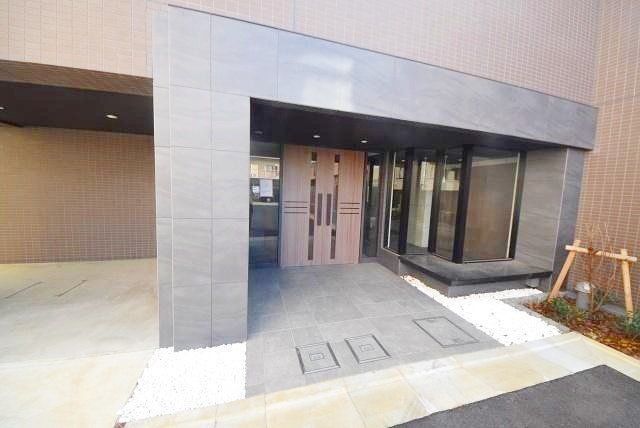 エントランス　落ち着いたエントランスです