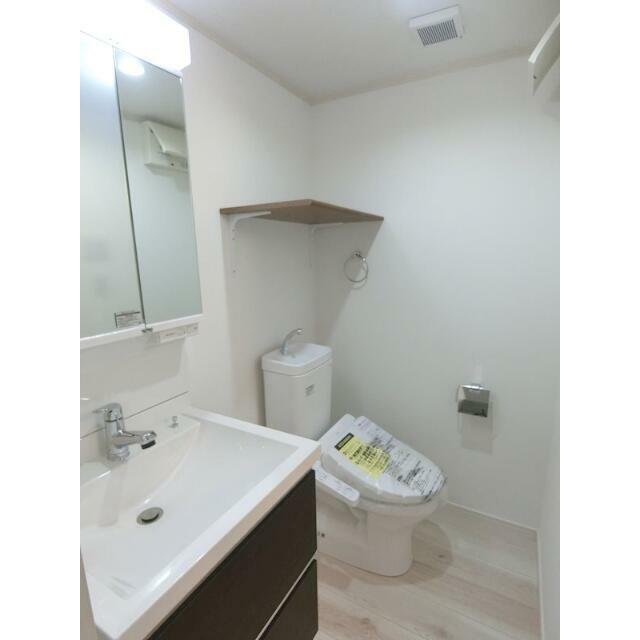 洗面設備　独立洗面台が標準装備！ドライヤーも収納できるタイプです！