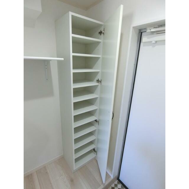 玄関　シューズボックスは棚の高さが調節可能でブーツも入ります！