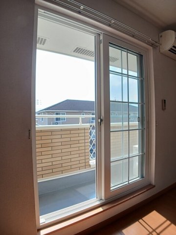 バルコニー　暖かな日差しのふりそそぐバルコニー