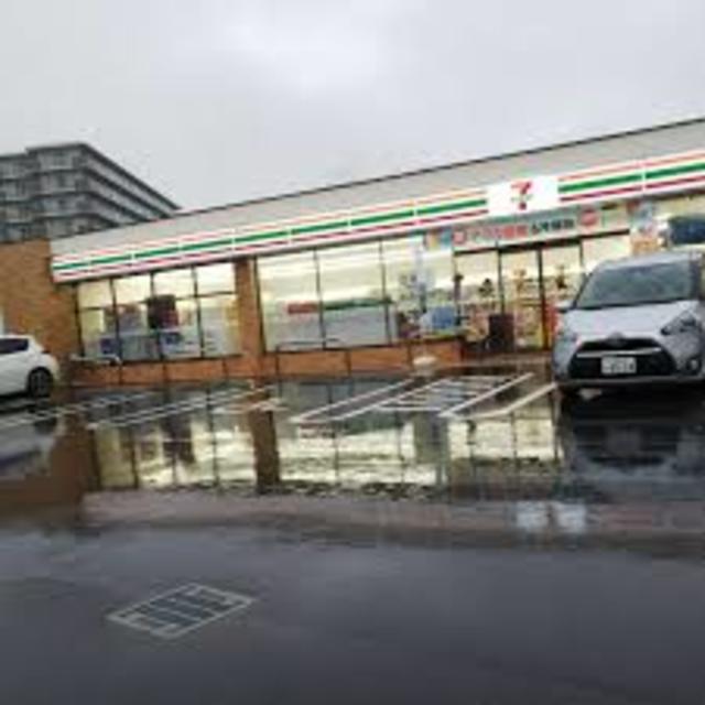 コンビニ　セブンイレブン豊中豊南町東4丁目店（コンビニ）まで354m