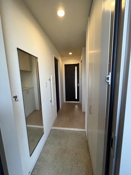 玄関　広々した玄関ホール