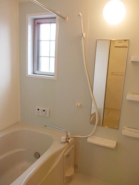 バス・シャワールーム　☆浴室には追い焚き機能つき☆