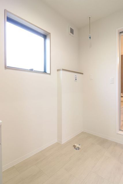 その他設備　洗濯機置き場／室内物干し