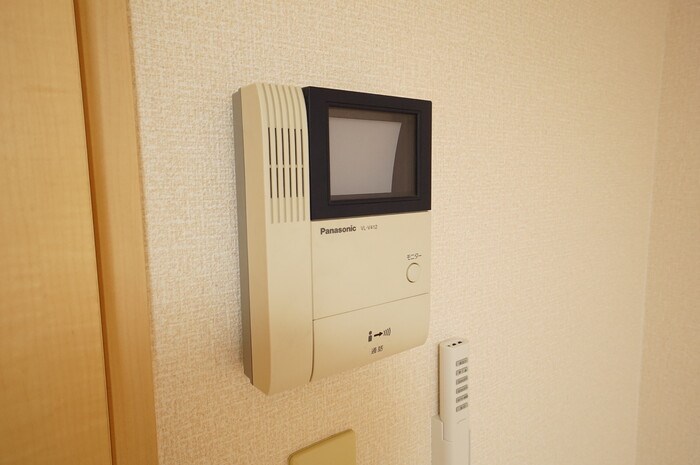 セキュリティ　モニター付きインターホンで来訪者確認ができ安心！