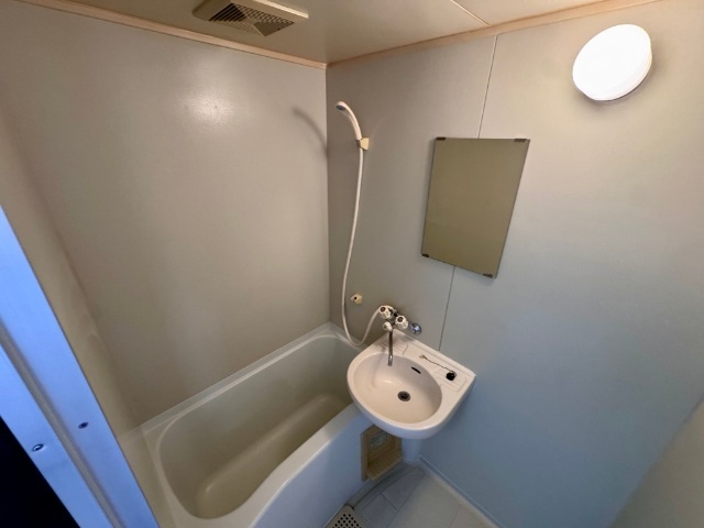 バス・シャワールーム　※他のお部屋の写真です