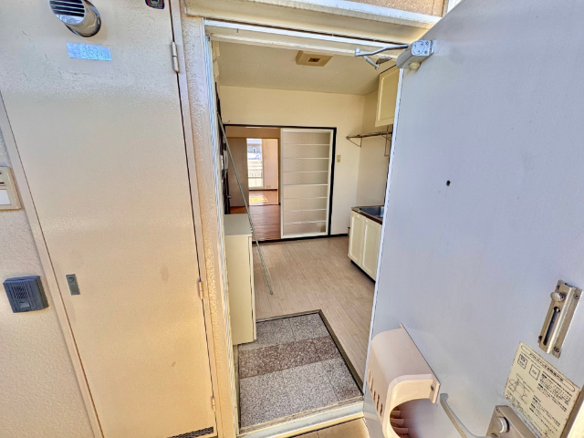 玄関　※他のお部屋の写真です