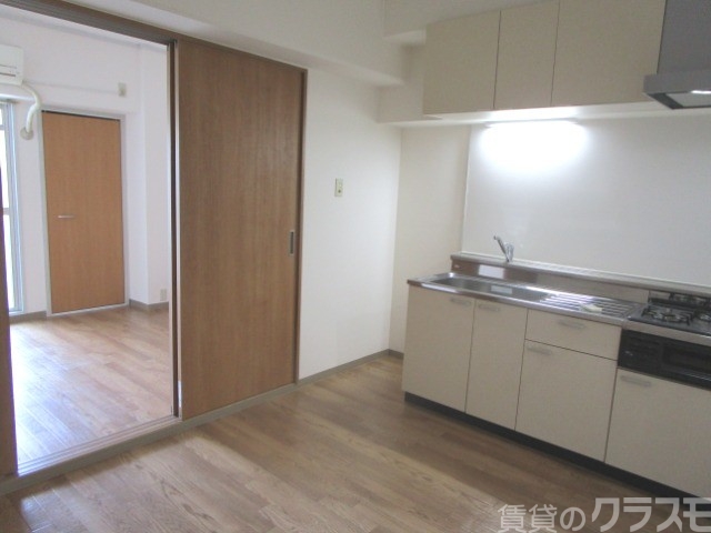 居室・リビング　２部屋続きで広々快適です◎