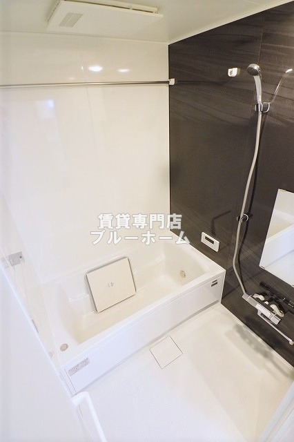 バス・シャワールーム　浴室乾燥機・追い焚き機能付きのお風呂！