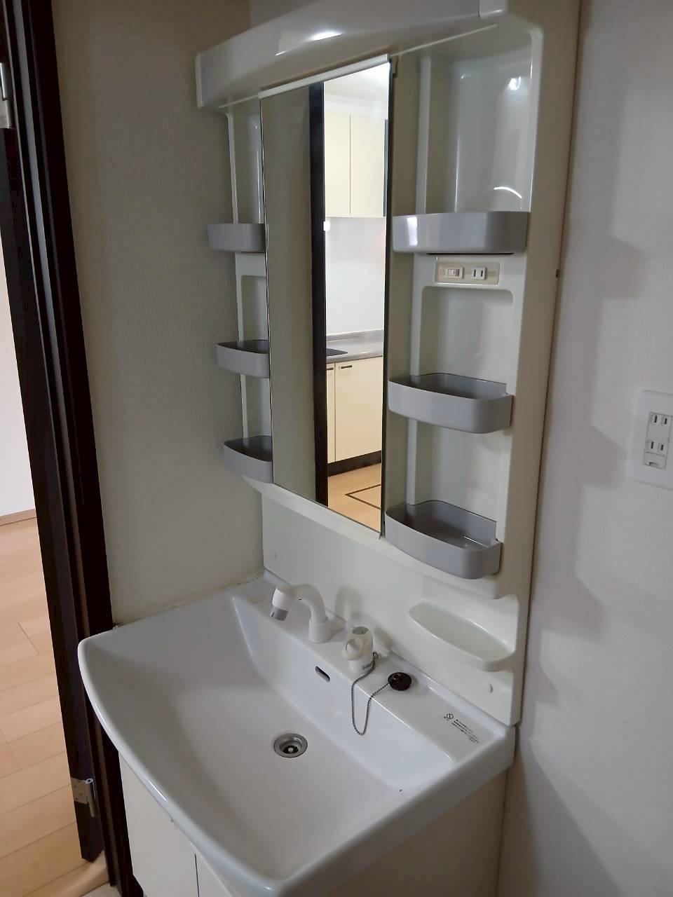 洗面設備　独立洗面台です