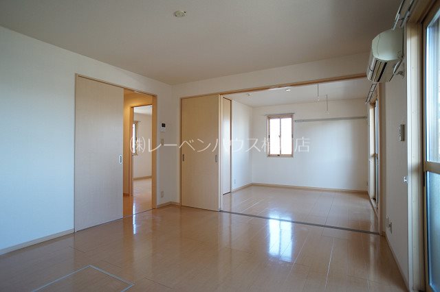 居室・リビング　同間取り反転写真参考