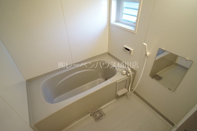 バス・シャワールーム　同間取り反転写真参考