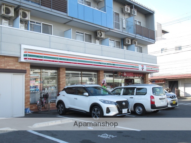 コンビニ　セブンイレブン（コンビニ）まで712m