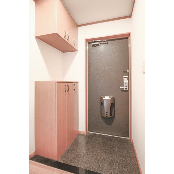 玄関　反転タイプです☆