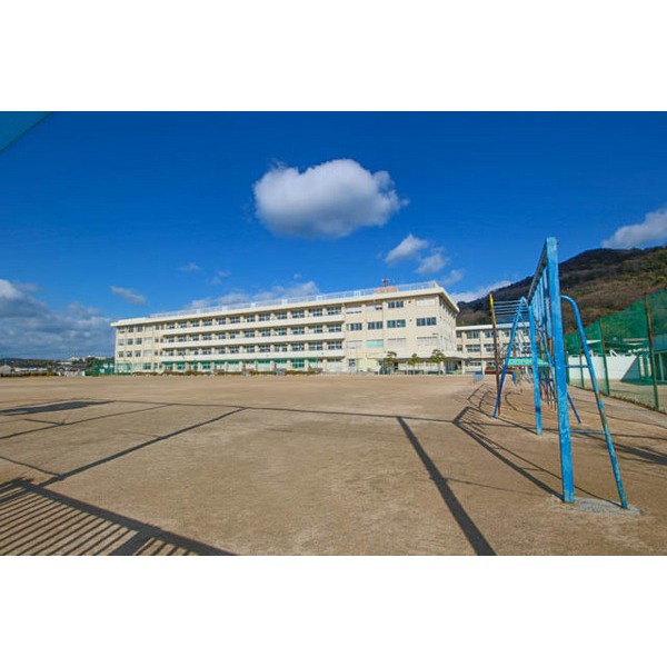 小学校　岡山市立芥子山小学校（小学校）まで1274m