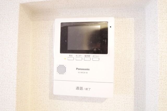セキュリティ　★ＴＶモニタフォンで玄関を開ける前に顔を確認することができ…