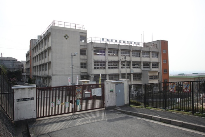 小学校　石切東小学校（小学校）まで500m