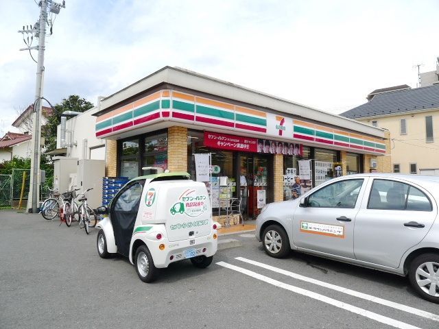 コンビニ　セブンイレブン（コンビニ）まで300m