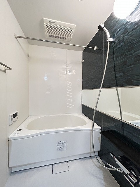 バス・シャワールーム　浴室乾燥機付きのお風呂