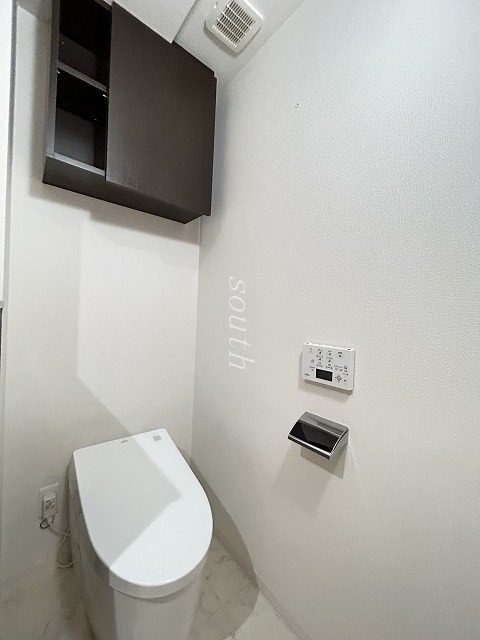 トイレ　ウォシュレット付きのトイレ