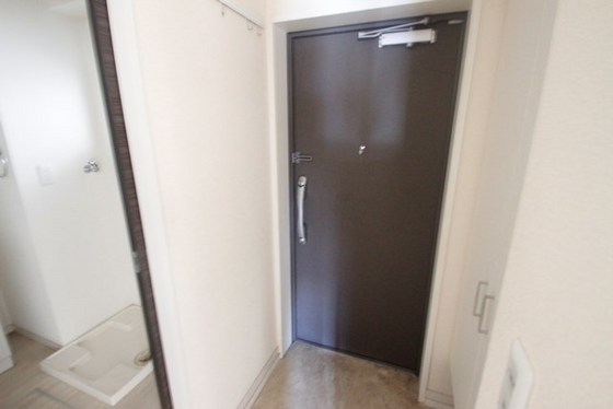 玄関　※別部屋の写真です