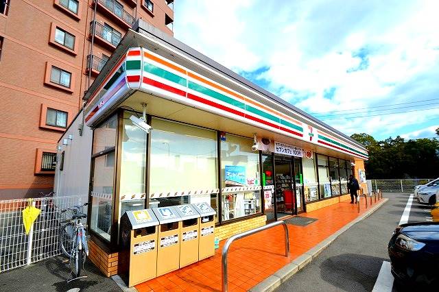 コンビニ　セブンイレブン広島川内2丁目店（コンビニ）まで378m