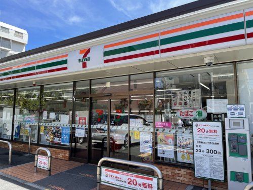 コンビニ　セブンイレブン（コンビニ）まで389m