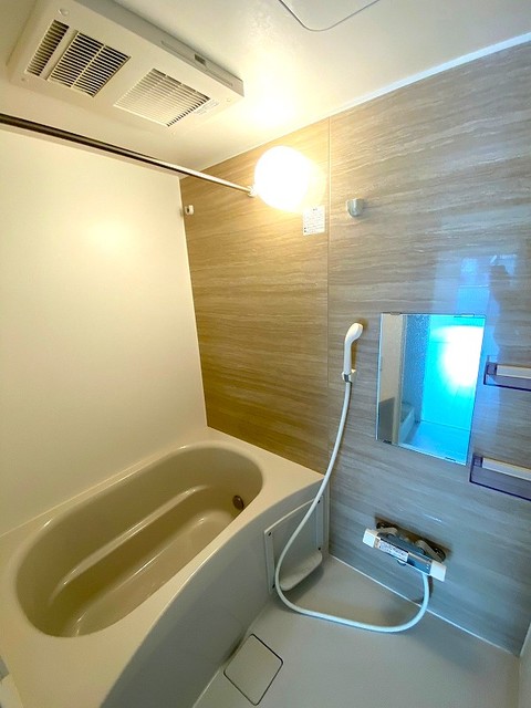 バス・シャワールーム　落ち着いた空間のお風呂です