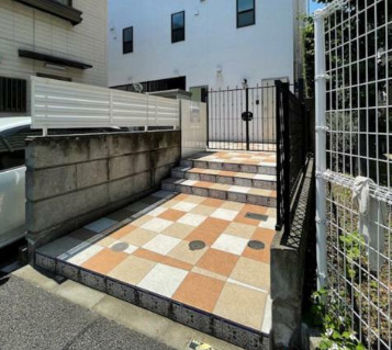 エントランス　落ち着いたエントランスです