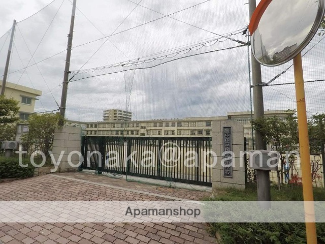 小学校　南桜塚小学校（小学校）まで749m