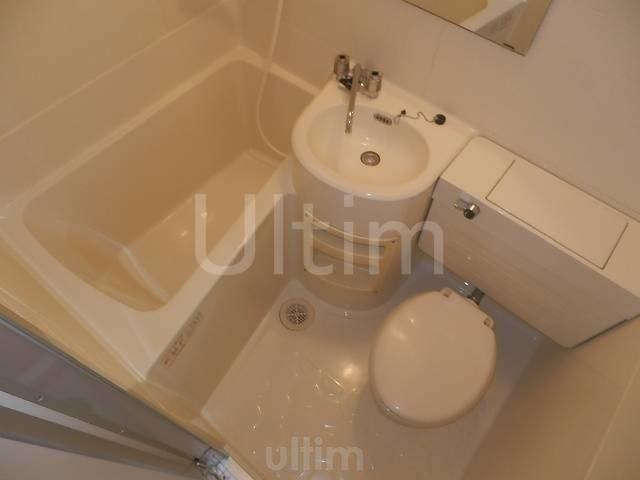 洗面設備　こちらのお部屋はバス・トイレ別となります※別のお部屋のお写真