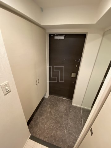 玄関　レオンコンフォート本町東II　玄関